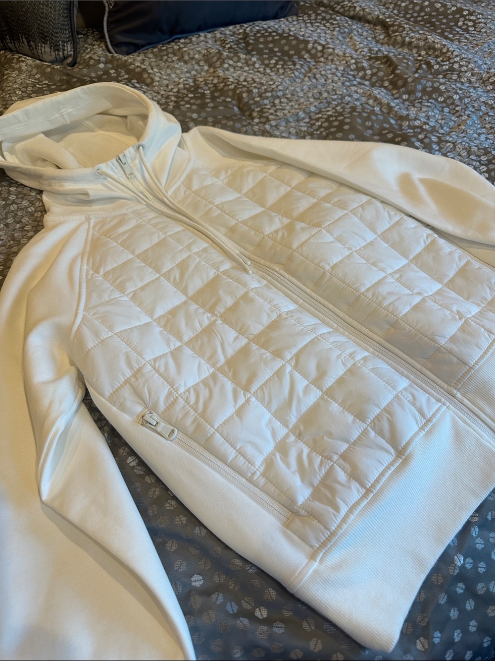 NWOT Old Navy Active White Active Dynamic Fleece Hoodie medium